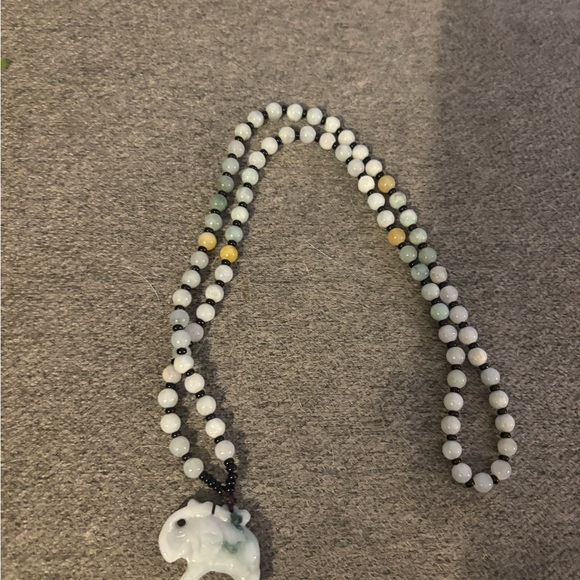 Jade Beaded Necklace with Jade Elephant Carved Pendant - Picture 4 of 8